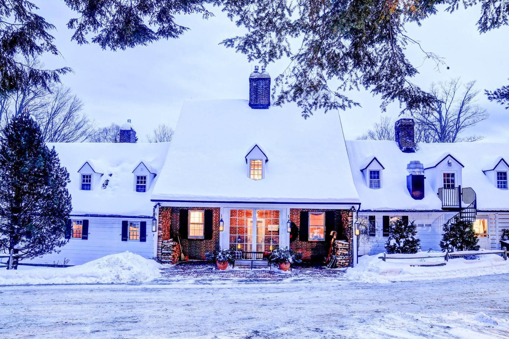 Edson Hill - A Distinctive Country Inn ストー エクステリア 写真