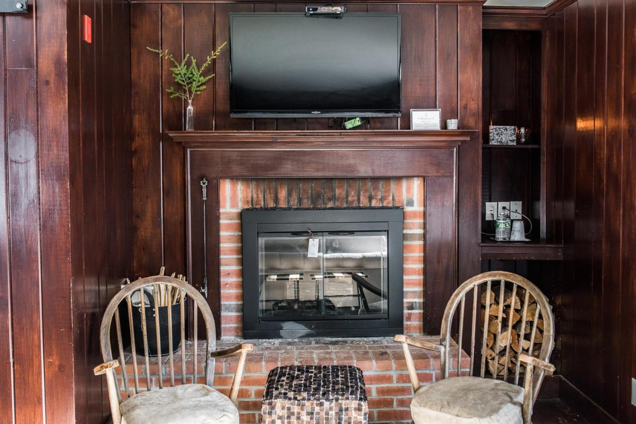 Edson Hill - A Distinctive Country Inn ストー エクステリア 写真